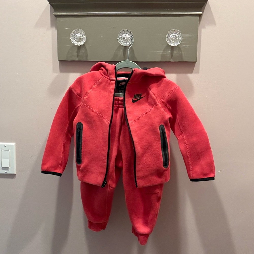 Nike Red Toddler 2 pc set, size 3T